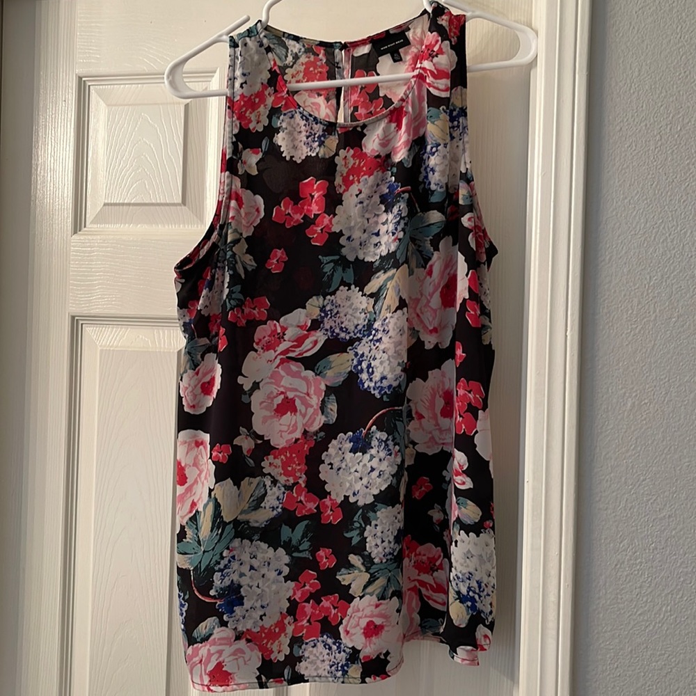 Who what wear black and floral blouse slightly sheer XL